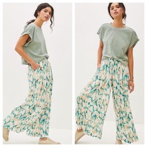Maeve Gabriela Wide-Leg Pants in Green Motif